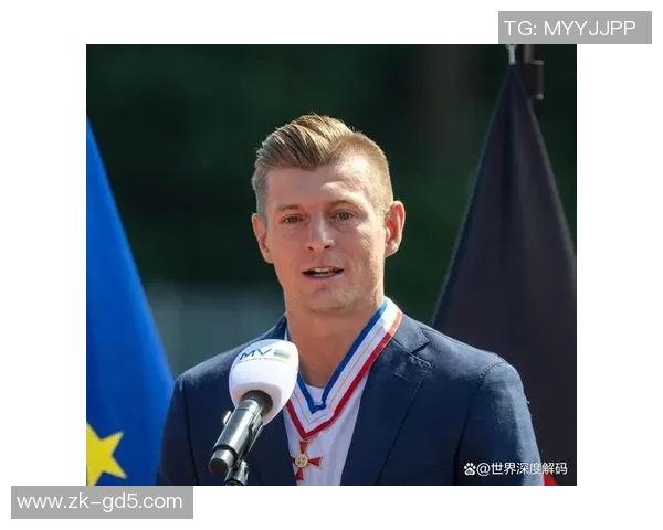 克罗斯:从中场指挥官到足球传奇的辉煌历程与成就解析 克罗斯:从中场指挥官到足球传奇的辉煌历程与成就解析