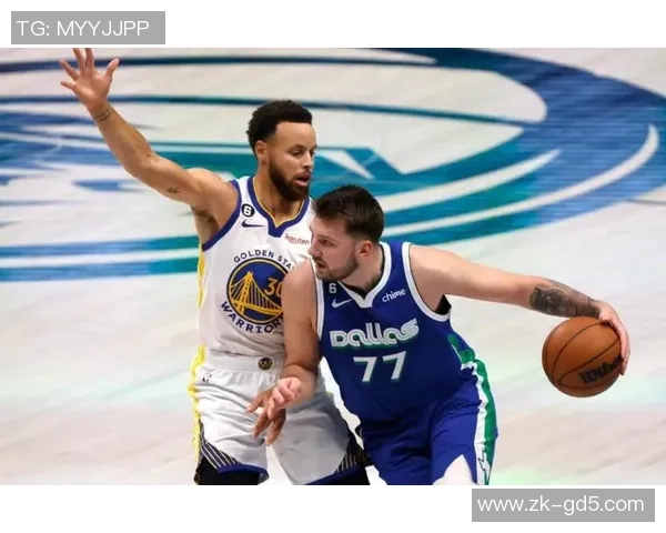 勇士与独行侠激战全场精彩瞬间回顾与分析